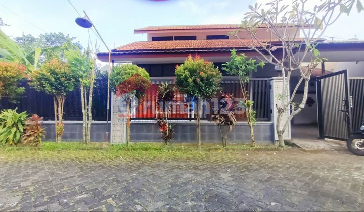 Rumah Minimalis Modern Dalam Perumahan Dekat Jalan Raya Provinsi 1