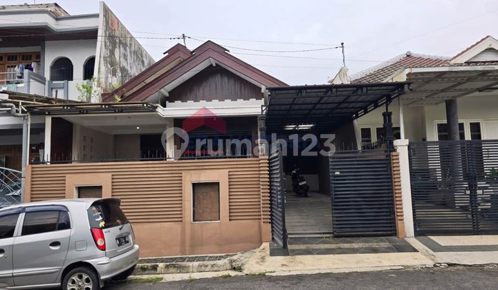 Rumah Disewakan Semi Furnished Akses Mudah Tengah Kota