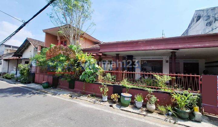 Rumah Besar Dan Luas Dekat Kampus Dan Pusat Perbelanjaan Disewakan  1