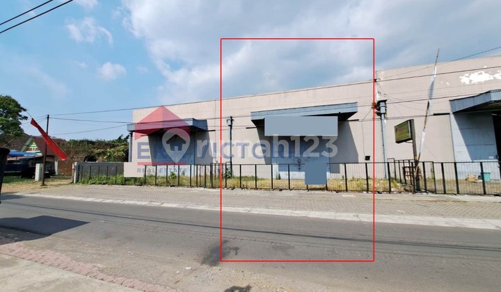 Warehouse for rent suitable for distribution or industry, easy road access and warehouse area. Warehouse for rent suitable for distribution or industry, easy road access and warehouse area.
