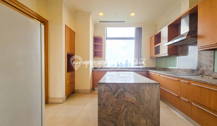 Airlangga Ritz Carlton Mega Kuningan Apartment Semi Furnished 2