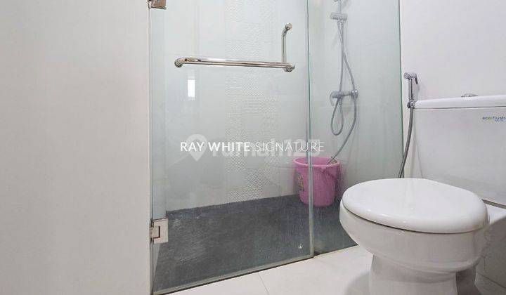 kamar mandi apartemen puri imperium 3br lokasi