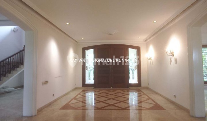 Luxury House with Extensive Land on Jl Sekolah Kencana, Prime Location 2