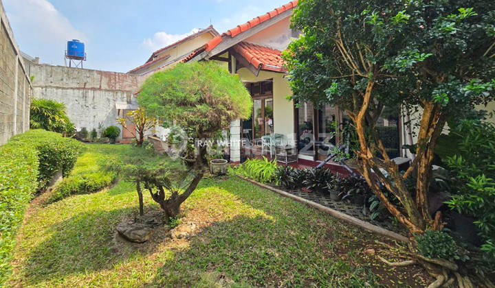 Rumah Posisi Hook yang Asri dan Tenang di Jl Amal Bakti, Bintaro 2