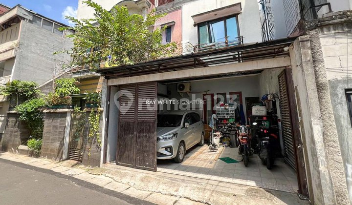 Comfortable Residence in a Premium Location, Jl Taman Setiabudi Gg. E