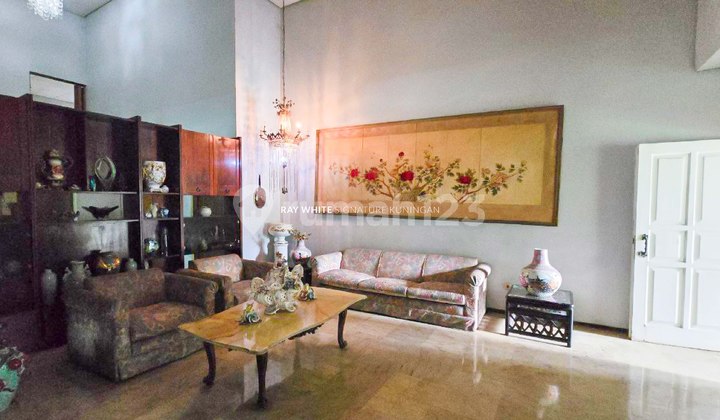 Rumah Lama di Area Prime di Taman Pakubuwono 2