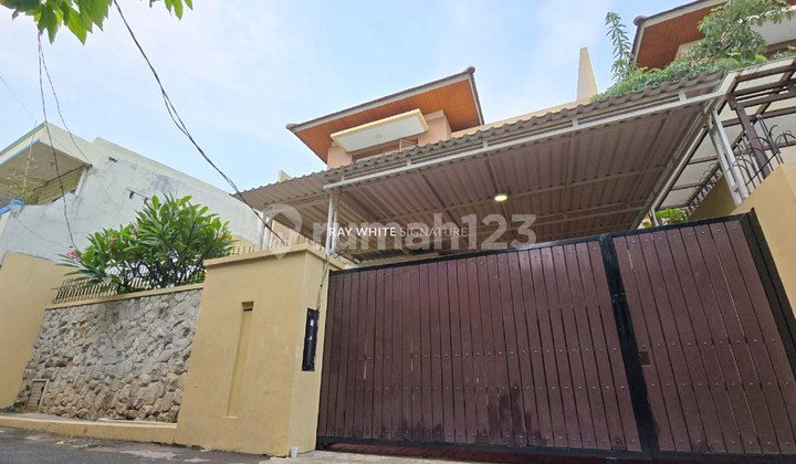 Nice House, Affordable Price and Ready to Live In, 2 Floors in Kemang