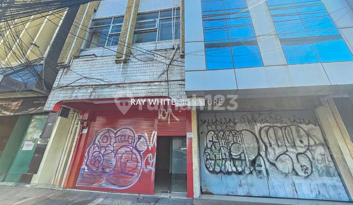 Dijual Ruko 3 Lantai Cocok untuk Usaha dan Rumah Kos