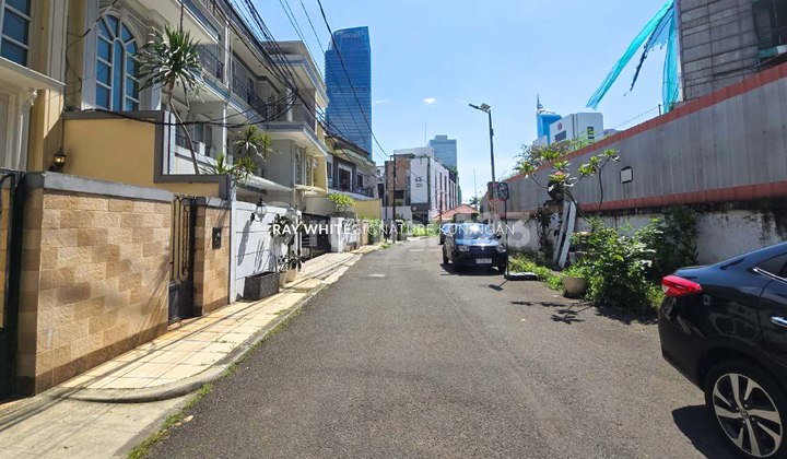 For Sale 4-Story Ready-to-Occupy House in the Peaceful Setiabudi Area 2