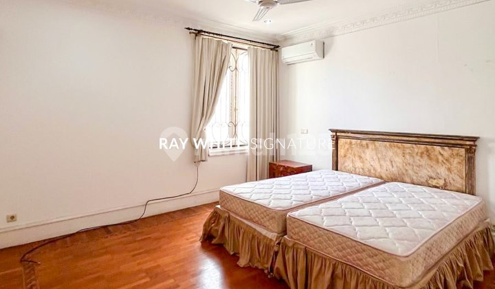 Luxury House Prime Location on Jl. Karang Asem III, Mega Kuningan 2