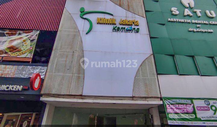 Disewakan Ruko Ex Klinik Lengkap Semi Furnish di Lokasi Premier Kemang 1
