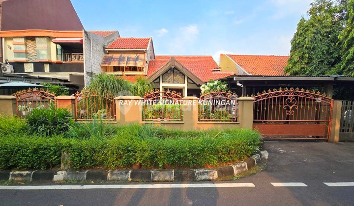 Rumah Lama Hijau dan Asri 2 Lantai di Bendungan Hilir Cocok Untuk Hunian atau Kost Rumah Lama Hijau dan Asri 2 Lantai di Bendungan Hilir Cocok Untuk Hunian atau Kost