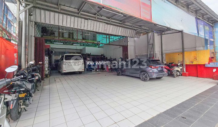 Lokasi Bisnis di Jalan Arteri Kawasan Tebet, Jakarta Selatan Lokasi Bisnis di Jalan Arteri Kawasan Tebet, Jakarta Selatan