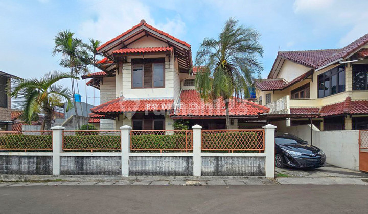 Rumah Posisi Hook yang Asri dan Tenang di Jl Amal Bakti, Bintaro