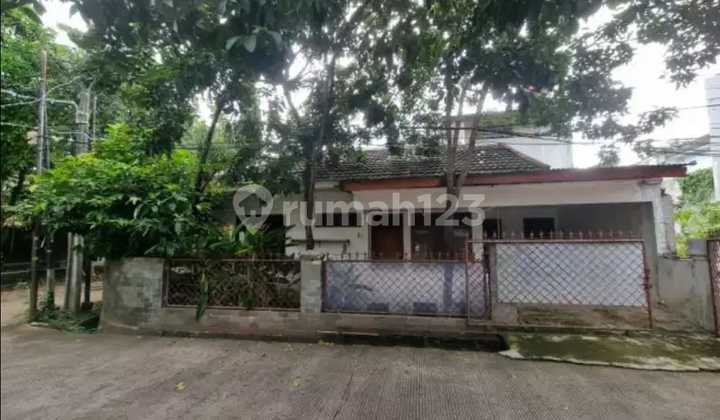 Below NJOP. The Only House in the Strategic Pejaten Area. Below NJOP. The Only House in the Strategic Pejaten Area.