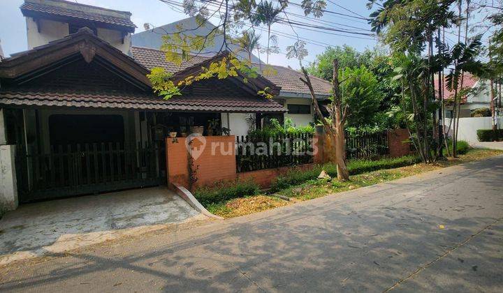 Rumah dengan tanah luas di Bintaro  1