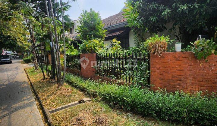 Rumah dengan tanah luas di Bintaro  2