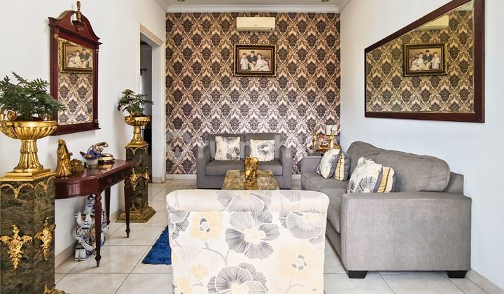 Akses Super Mudah dan Strategis Kawasan Tebet Rumah Classic Modern 2