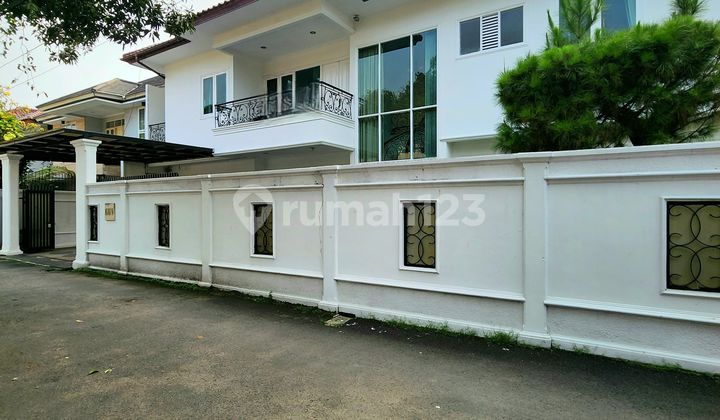 Rumah 2 Lantai Berlokasi Super Strategis Ditengah Kota Dalam Komplek Nyaman dan Aman Siap Huni 1