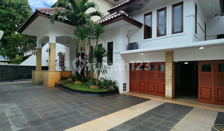 Elite Area in the Heart of the Capital Jakarta, Super Comfortable and Safe House