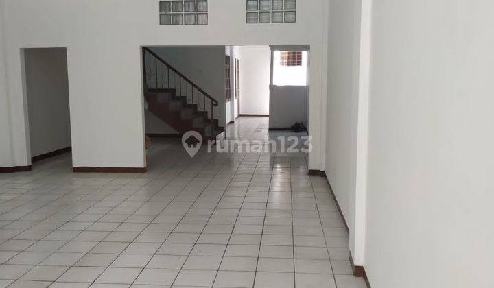 Disewakan Ruko Bagus 2,5 Lt di Jl Raya Jatiwaringin Jakarta Timur 1