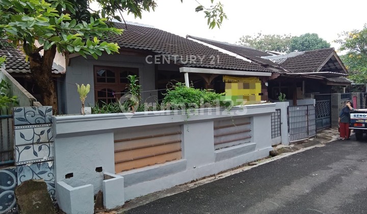 Comfortable and Green House in Kembang Larangan Housing Estate, Tangerang Comfortable and Green House in Kembang Larangan Housing Estate, Tangerang