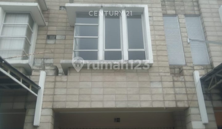 Ruko 3 Lantai Siap Operasional Lokasi Ramai  Parkir Luas