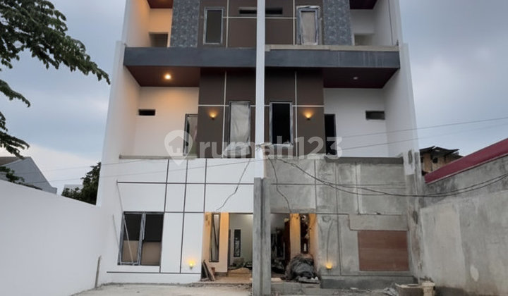 Dijual Rumah Brand New Klasik Minimlis Di Kav DKI, Meruya