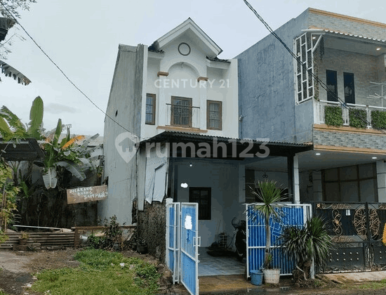 Strategic and Neat 2-Storey Residence in Budi Indah, Batu Ceper Area