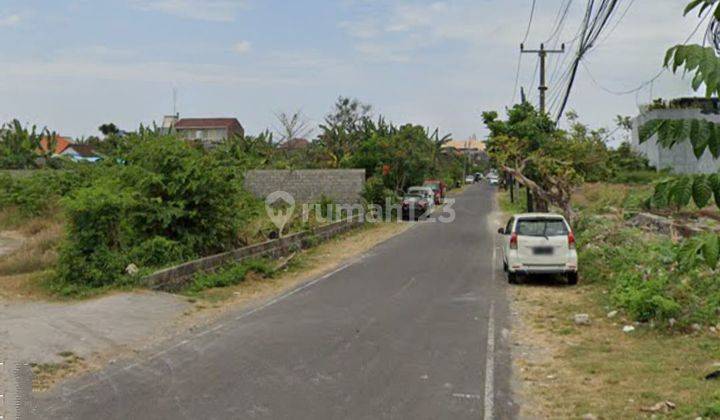 Land for sale in Jalan Dewi Sri Kuta. Can buy half of it. 1