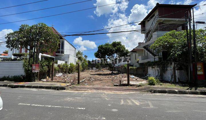 Land for sale on the edge of German Beach, Kuta 1