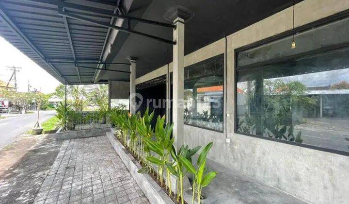 Land and 1st floor building for sale which is currently being rented for a coffee shop and office, prime location Jalan Babangan Canggu, 2