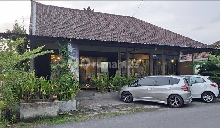 Land and 1st floor building for sale which is currently being rented for a coffee shop and office, prime location Jalan Babangan Canggu, 1