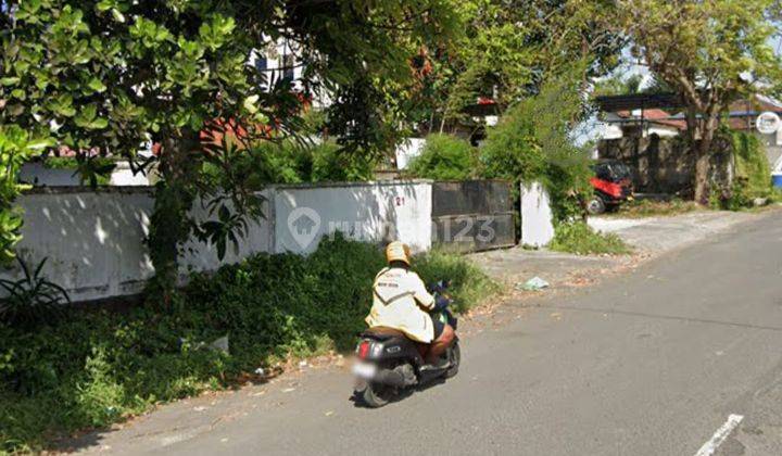 Disewakan tanah bonus bangunan bekas gudang di jalan utama padang galak sanur denpasar timur.  2