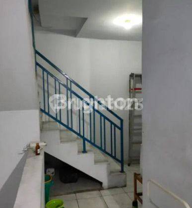 RUMAH SIAP HUNI 3 LANTAI DI JELAMBAR JAKARTA BARAT 1