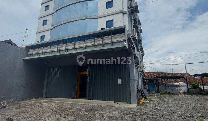 Ruko 3 Lantai + 1 Basement Bekas Bank di Banyuwangi, Sangat Bagus Strategis, Harga Nego 1