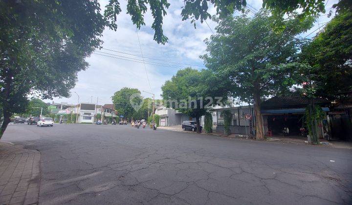 Ruko 3 Lantai + 1 Basement Bekas Bank di Banyuwangi, Sangat Bagus Strategis, Harga Nego 2