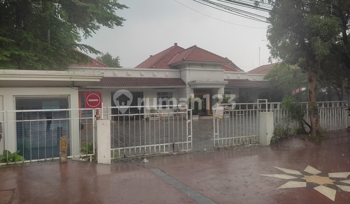 First Floor Business Space, Former Bank in Sidoarjo, Suitable for Commercial Use, Strategic Location, Good Condition, Spacious Land, Negotiable Price.