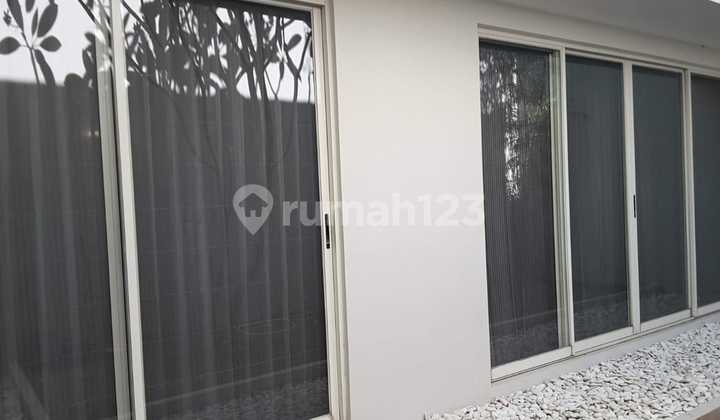 Rumah 2 Lantai Graha Family Surabaya SHM 6.8 M Nego 2