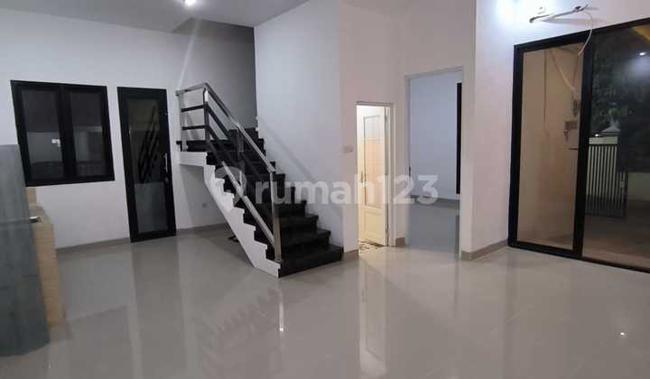 Rumah Lebar 8 Simpang Darmo Permai Surabaya Shm 3 Master Bedroom 2