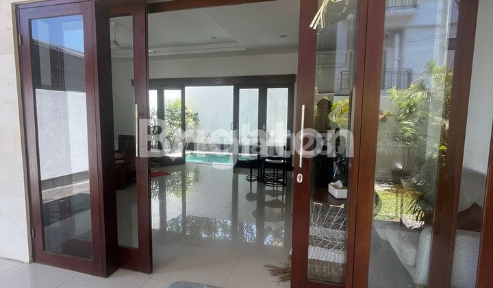 VILLA ASRI DI RENON SANGAT SEJUK KARENA DEKAT KE PANTAI SANUR VILLA ASRI DI RENON SANGAT SEJUK KARENA DEKAT KE PANTAI SANUR