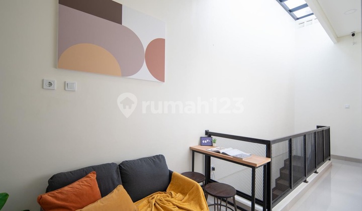 Premium Roadside Kosan - Fully Furnished Near Unpad 2