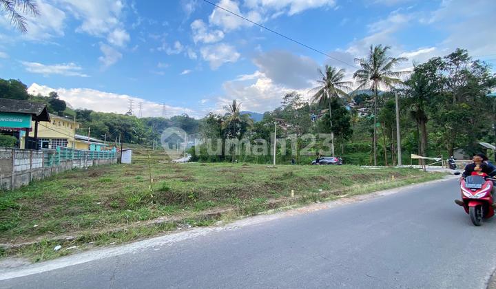 strategic land by the roadside, suitable for boarding houses, only 4 minutes to UNPAD and ITB. strategic land by the roadside, suitable for boarding houses, only 4 minutes to UNPAD and ITB.