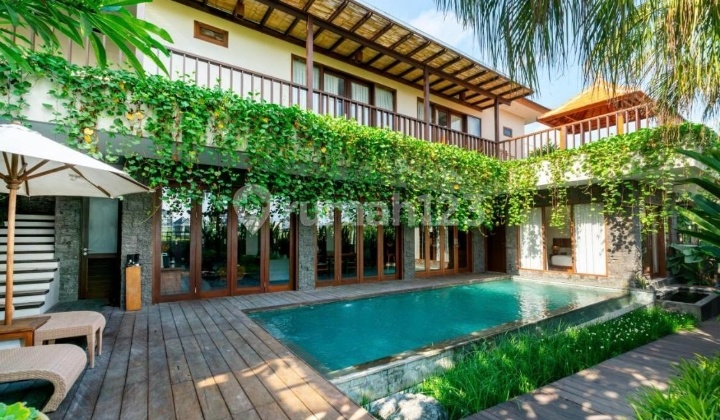 Turun Harga Dari 14,9Millyard - 13,5Millyard di Jual Villa Terdiri Dari 2 Unit Villa di Jual Global View Sawah Lokasi Batu Bolong Canggu Kuta Utara