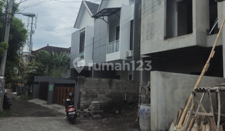 Hot List Top Urgent Cheapest in Its Class, 80% Progress Indent House for Sale, Location: Waturenggong, Panjer, South Denpasar. 2