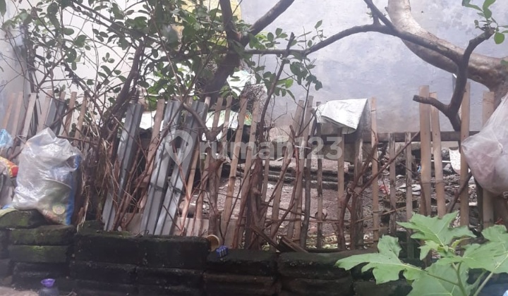 For Sale Land with House Building Bonus Location Bawean Island Sanglah West Denpasar