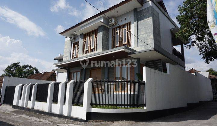 Rumah Full Furnished 2 Lantai Dengan Private Pool Area Palagan