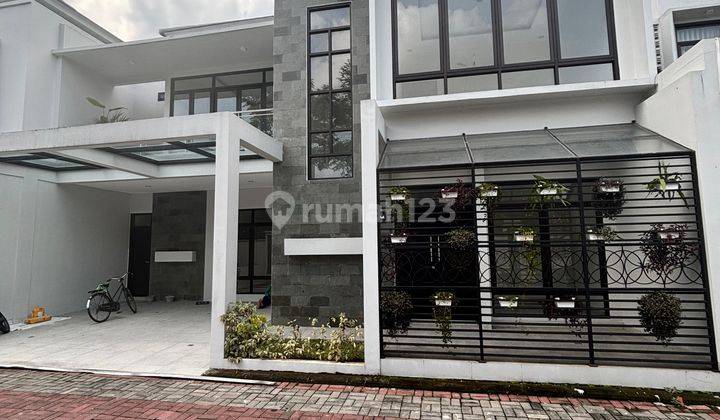 Padma Sentosa Palagan.5.mnt Ke International School di Perumahan Padma Sentosa, Padma Sentosa Residence Blok A No.5, Sari Harjo, Ngaglik, Sleman, Daerah Istimewa Yogyakarta, Indonesia, 55581, Ngaglik Rumah SHM