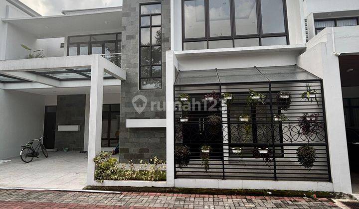 Padma Sentosa Palagan.5.mnt Ke International School di Perumahan Padma Sentosa, Padma Sentosa Residence Blok A No.5, Sari Harjo, Ngaglik, Sleman, Daerah Istimewa Yogyakarta, Indonesia, 55581, Ngaglik Rumah SHM