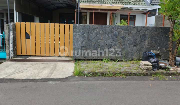 Ready-to-Occupy Well-Maintained House in Nusa Hijau, Cimahi City, Near the Town Square 1